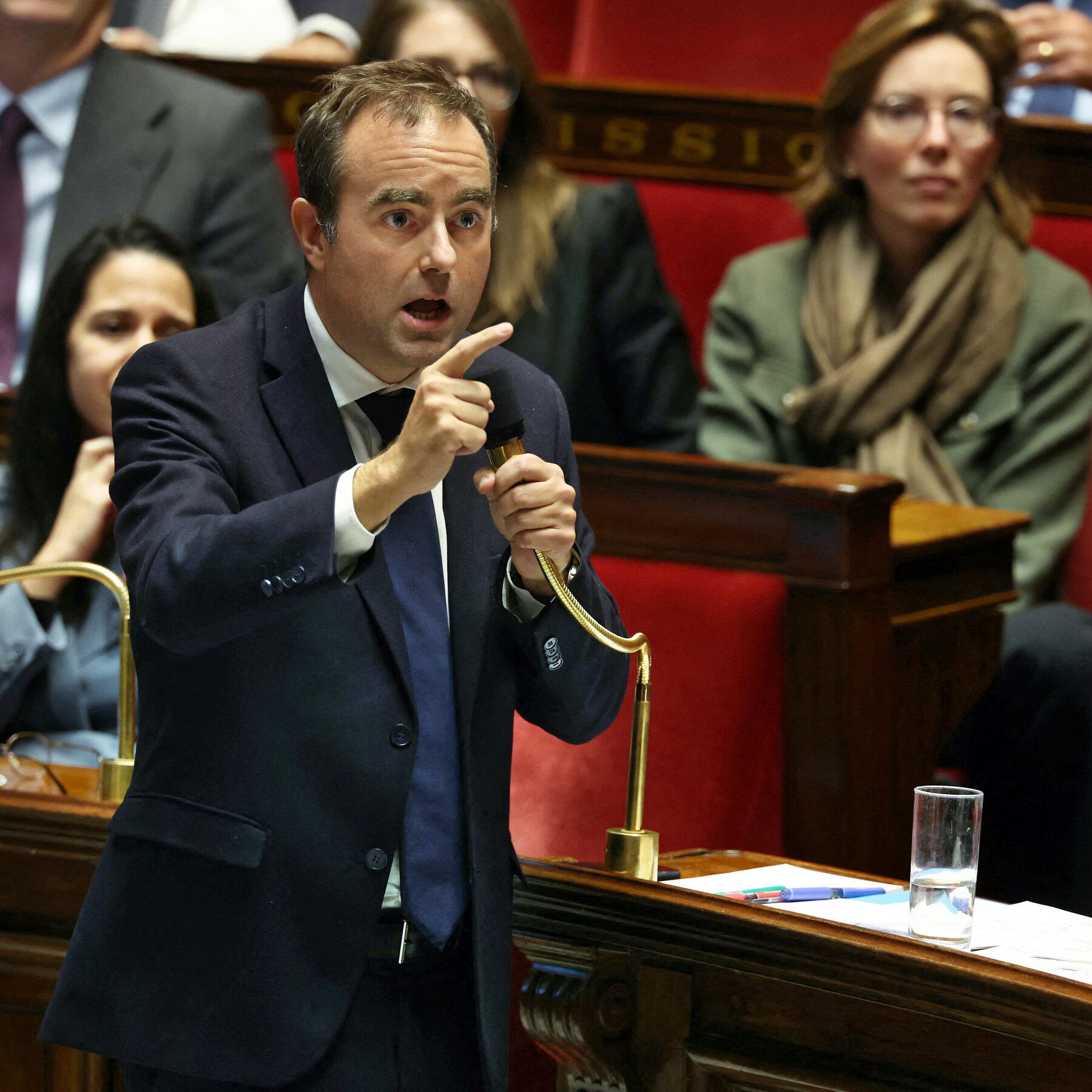 France’s Political Turmoil Is Weighing on Its Economy