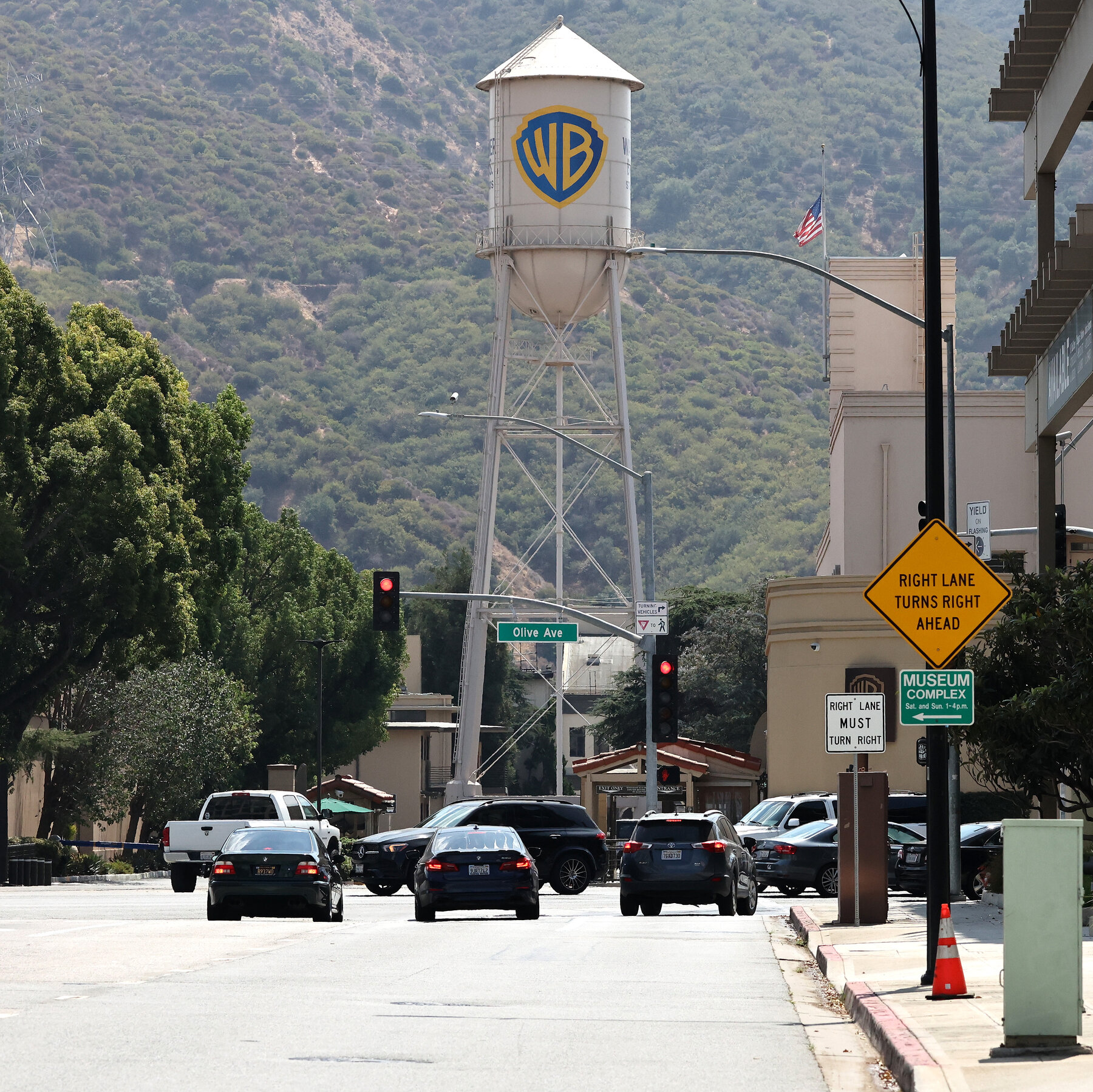 Paramount, Comcast and Netflix Prepare Bids for Warner Bros. Discovery