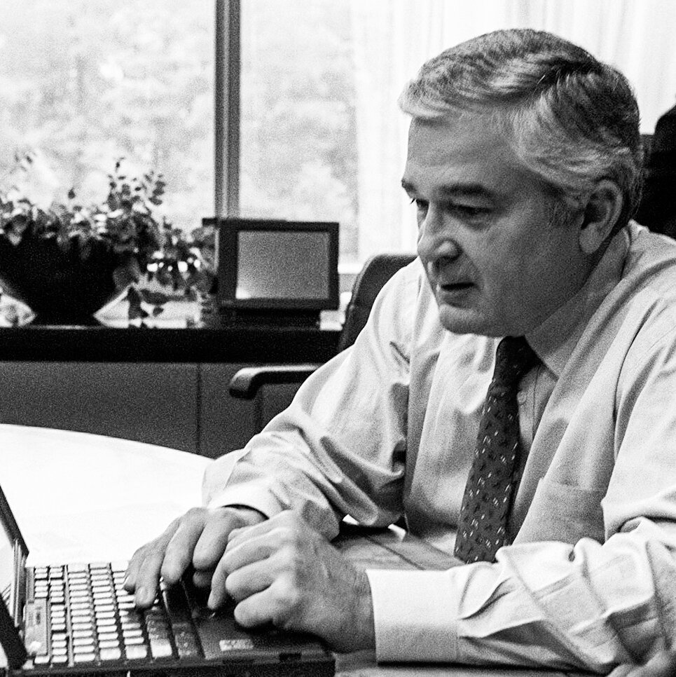 Louis V. Gerstner, Who Revived a Faltering IBM in the ’90s, Dies at 83